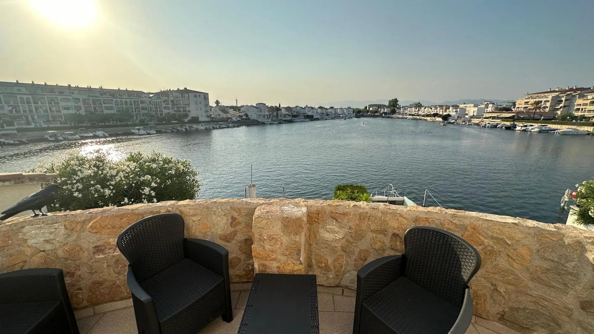 Дом отдыха Casa Con Increibles Vistas A Canal Y Amarre Эмпуриабрава